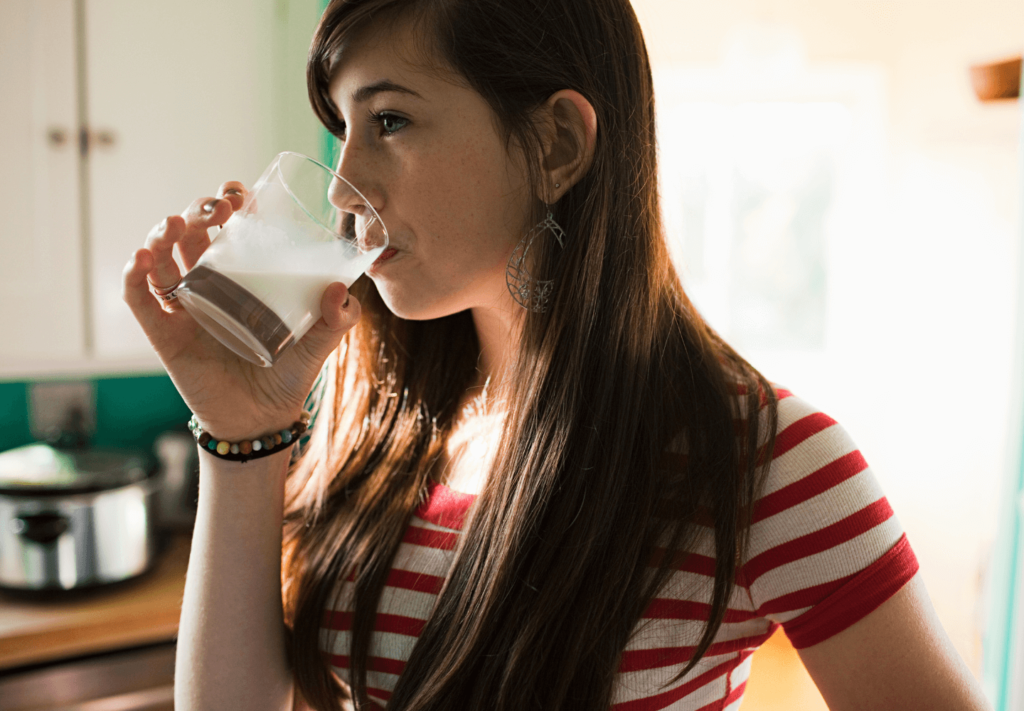 Bolo Fitness: Como Escolher o Melhor Tipo de Leite Para Uma Receita Mais Saudável, Saborosa e Alinhada ao Seu Objetivo