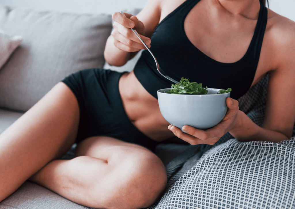 Descubra como estruturar um treino abdominal feminino eficiente, com exercícios para queima de gordura e dicas para um core forte e definido.