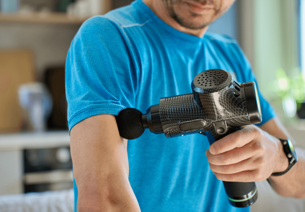 Nesse artigo veja como a liberação miofascial além de acelerar a recuperação, também previne lesões e valoriza seu serviço fitness.