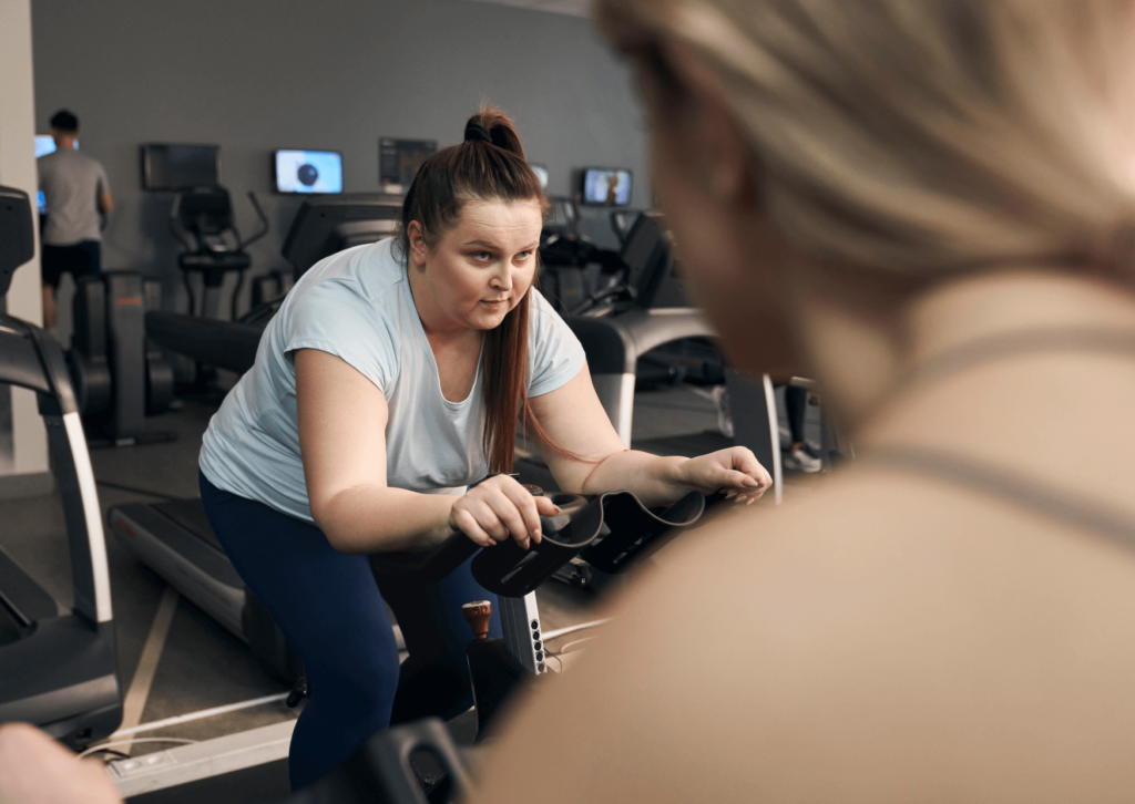 Aprenda como estruturar um treino para obeso eficiente. Foco em perder gordura, e monitorar resultados para emagrecer com saúde.