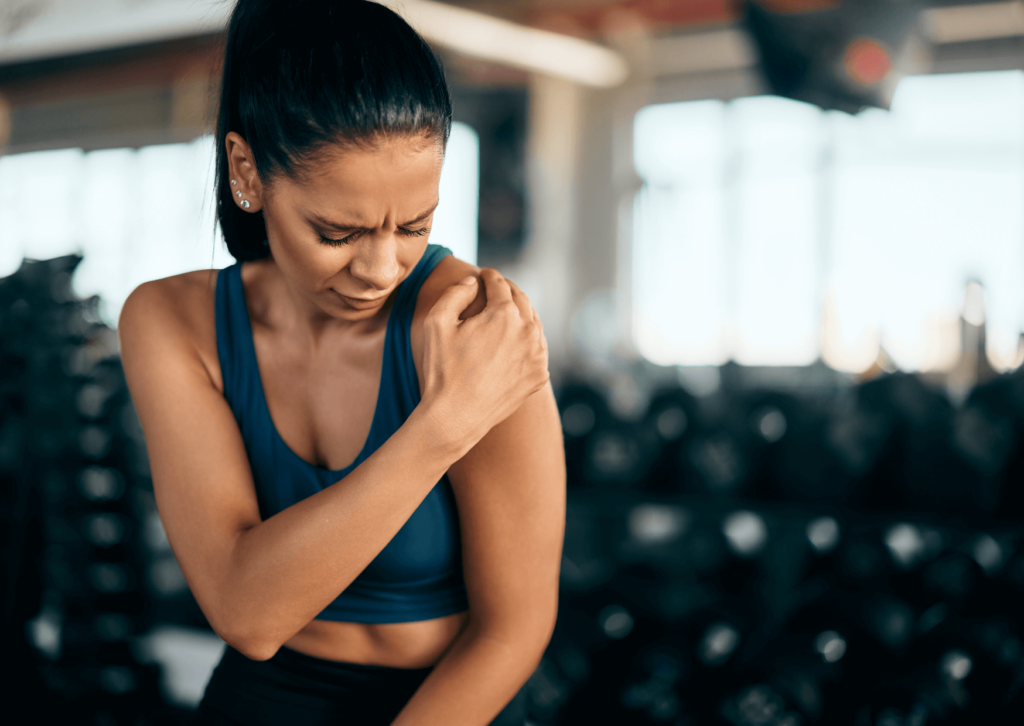 Aprenda a identificar dores, corrigir a técnica e manter a constância nos seus treinos. Evite as lesões na academia com este guia completo.