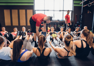 Descubra como evitar cãibras na academia com dicas práticas de hidratação, nutrição e treino. Melhore sua performance e treine sem dor hoje!