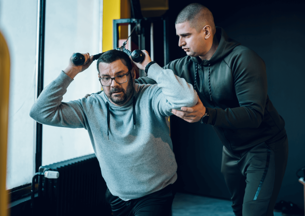 Aprenda como estruturar um treino para obeso eficiente. Foco em perder gordura, e monitorar resultados para emagrecer com saúde.