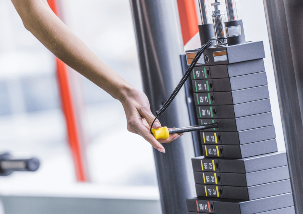 Sente dores ao treinar? Aprenda a identificar as causas das tendinites na academia, como adaptar seus exercícios e estratégias eficazes para se recuperar.