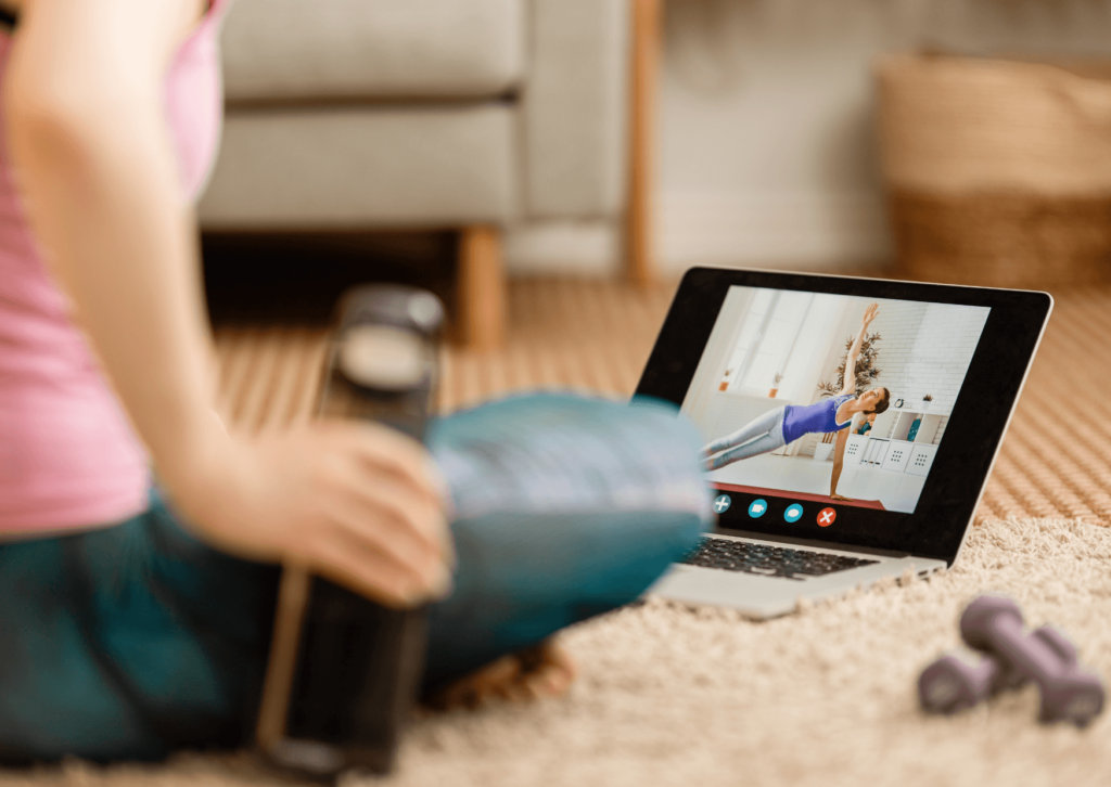 Nesse artigo, saiba como gestores e personal trainers podem lucrar no mercado de bem estar com tecnologia e saúde mental no fitness.