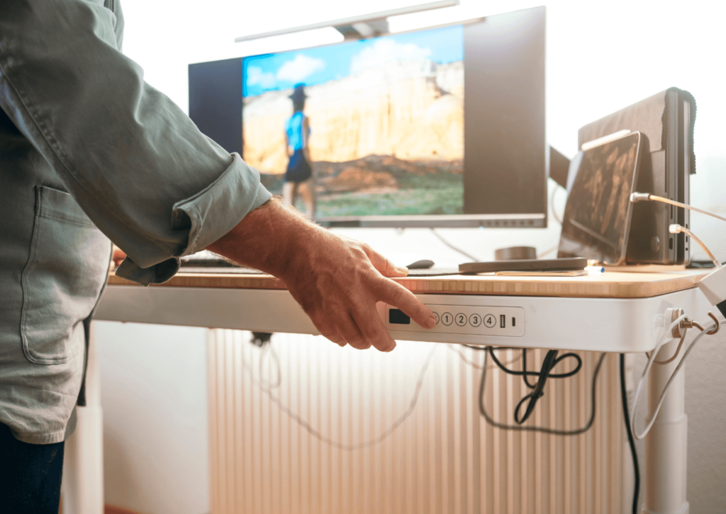 Aprenda como a atividade física no trabalho aumenta a produtividade. Guia para gestores e profissionais fitness transformarem o escritório!