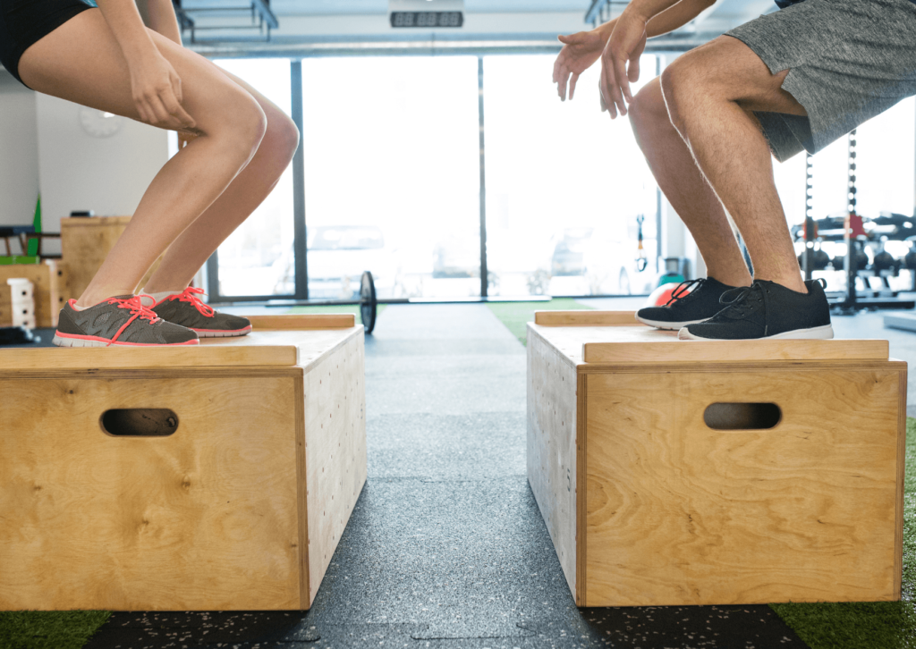 Entenda os riscos da fratura por estresse na musculação e no CrossFit. Saiba como identificar os sinais por sobrecarga no seu treino.