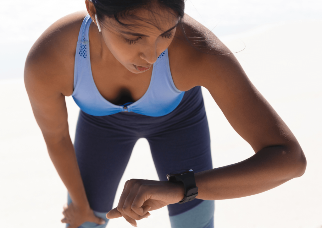 Aprenda como usar a variabilidade da frequência cardíaca para otimizar treinos na academia e esportes, evitando riscos de overtraining e lesões.