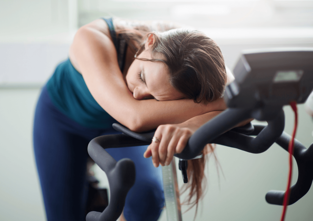 Entenda o que é a fadiga do sistema nervoso central, aprenda a identificar os sinais de alerta no treino e descubra estratégias para evitar o overtraining.