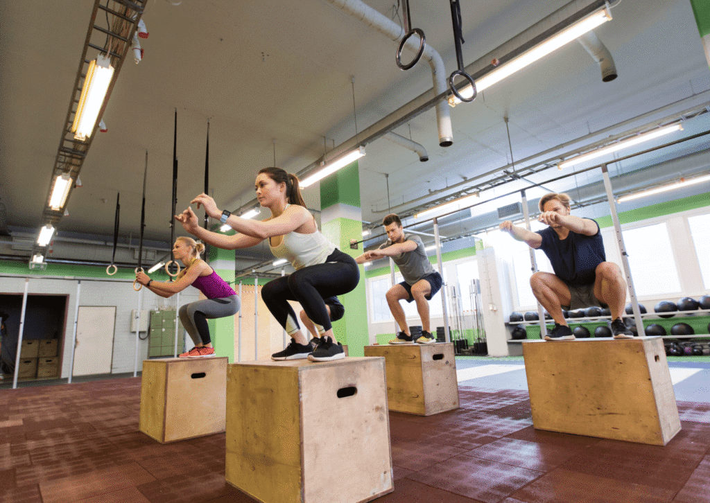 Descubra como a pliometria pode transformar seus treinos. Entenda os benefícios da explosão muscular e aumente sua performance.