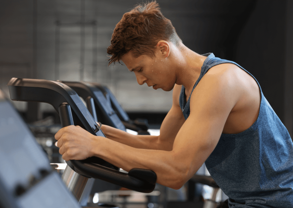 Descubra o poder do mindful lifting. Aprenda a conectar mente e músculo para acelerar seus resultados e transformar seus treinos diários.