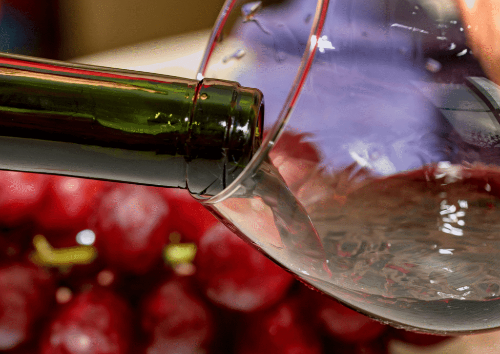 Será que o vinho engorda ou atrapalha seus treinos? Descubra a verdade sobre as calorias do vinho e aprenda a beber sem estragar sua dieta.