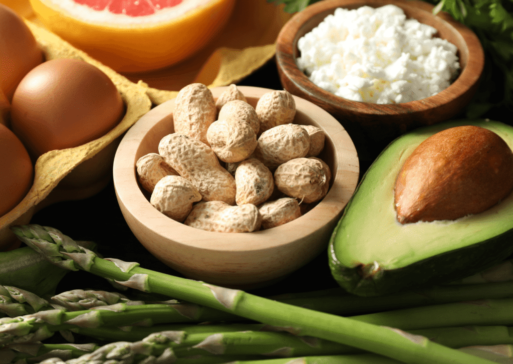 Descubra os melhores alimentos que ajudam a emagrecer com saúde. Veja a lista baseada na ciência para acelerar seu metabolismo.