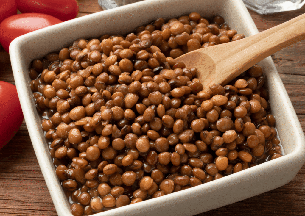 Descubra quais são as melhores proteínas para melhores resultados. Um guia sobre alimentos, suplementos e absorção para o ganho muscular.