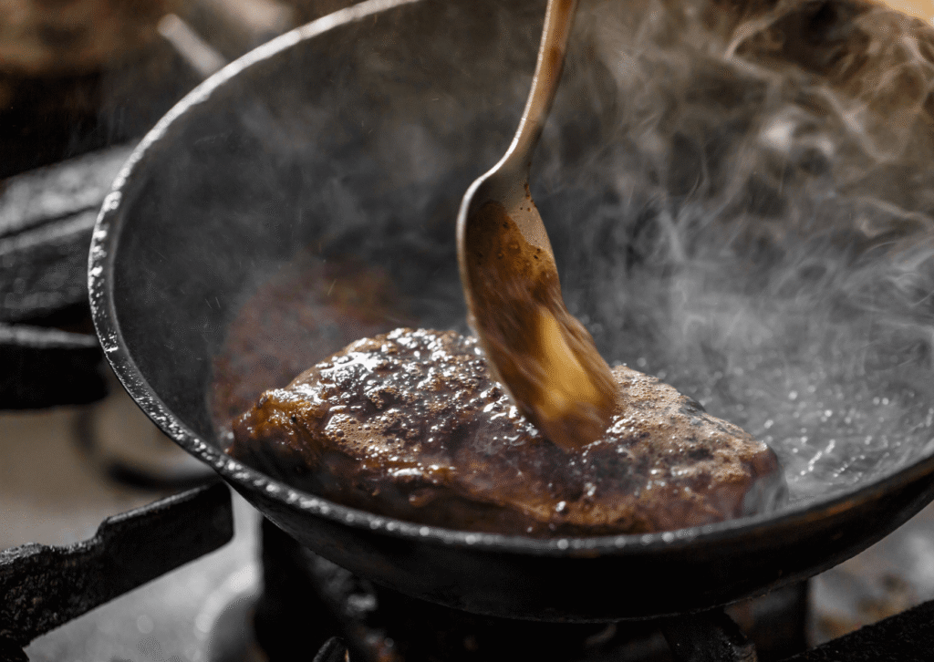 Descubra quais são as melhores gorduras para cozinhar sem perder nutrientes, conheça o ponto de fumaça e otimize a dieta com saúde