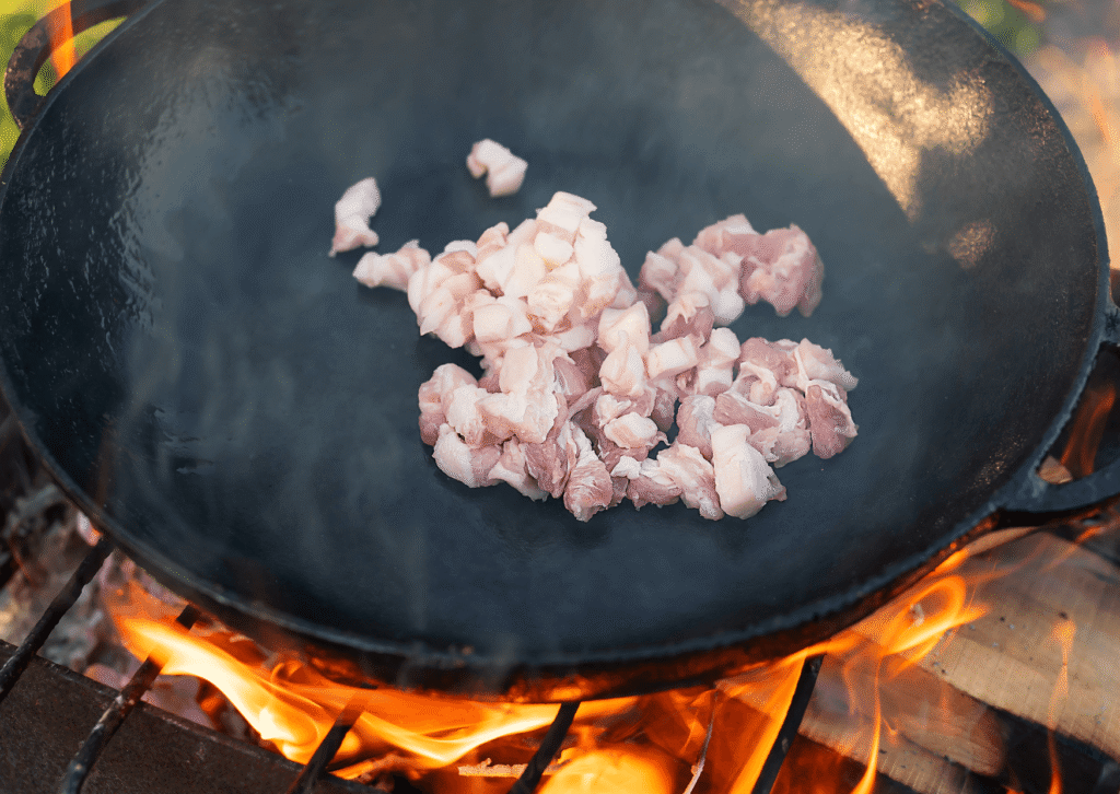 Descubra quais são as melhores gorduras para cozinhar sem perder nutrientes, conheça o ponto de fumaça e otimize a dieta com saúde