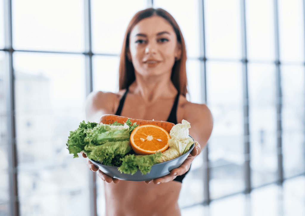 Descubra como a comida saudável para emagrecer pode ser saborosa e prática. Veja o guia com alimentos essenciais e um cardápio completo.