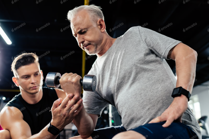 Idosos na musculação: aprenda como aderir novos alunos, construa um lugar acolhedor, reduza o desconforto e aumente o numero de alunos 60+.