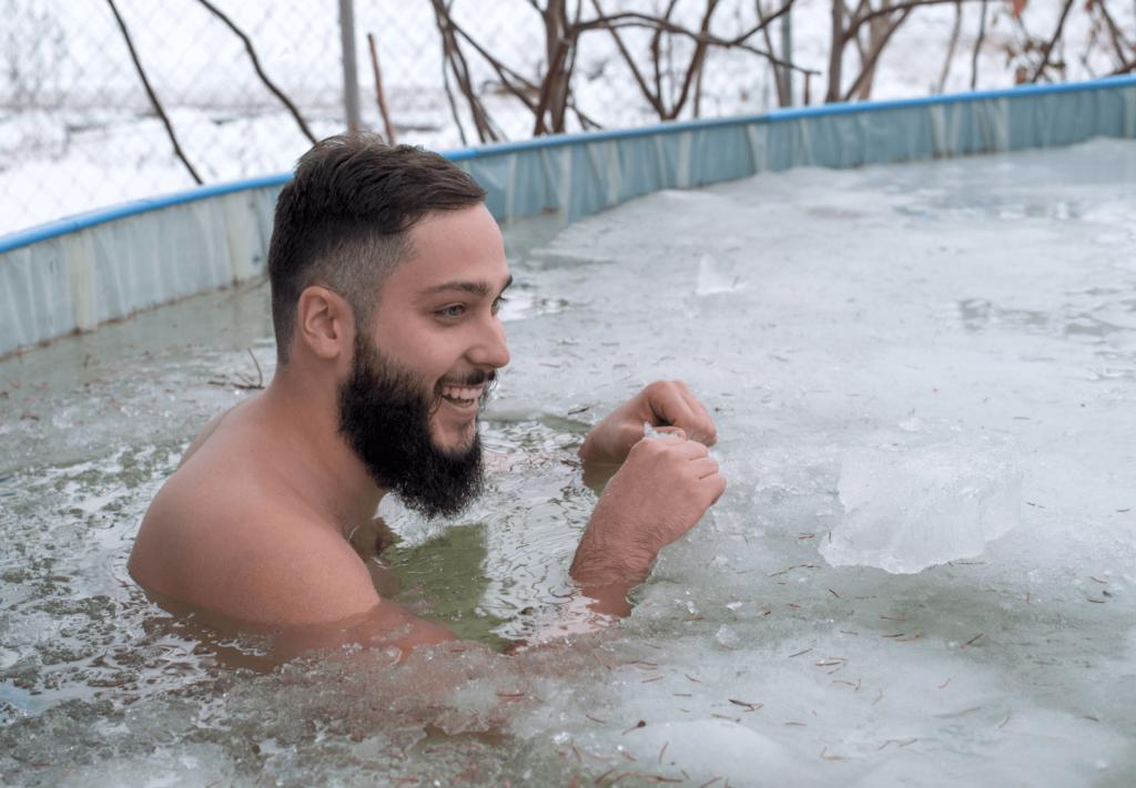 Banho Frio Ajuda a Ganhar Massa Muscular ou Prejudica? A Ciência Revela o Guia Definitivo Pós-Treino
