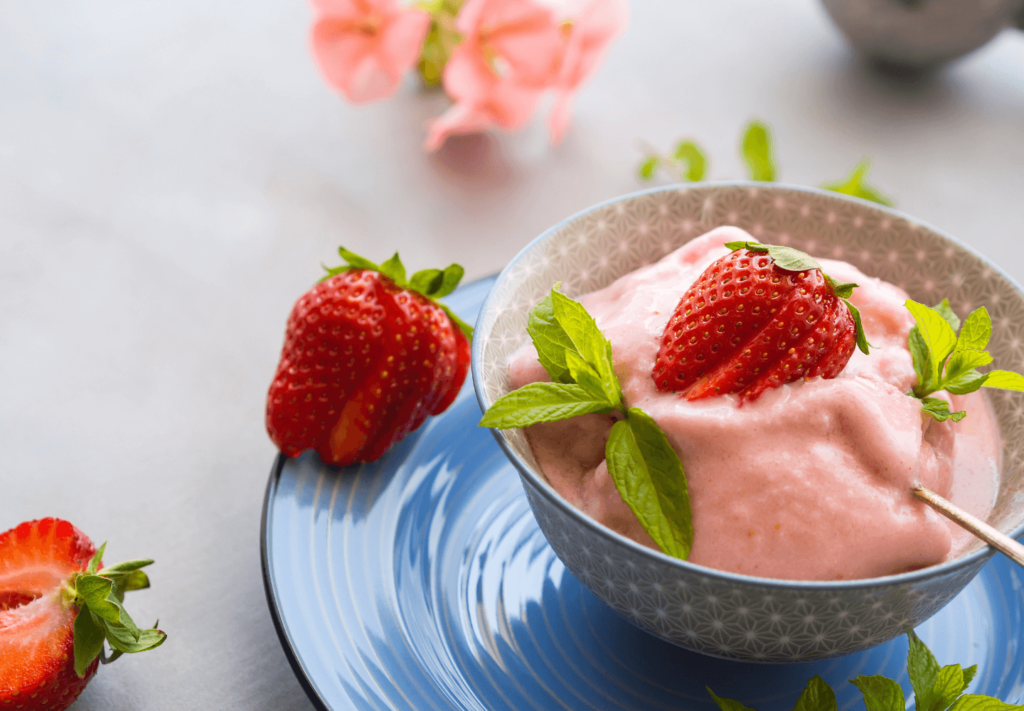 Chega de Shake! 5 Receitas com Whey de Morango Inusitadas que Vão Revolucionar Sua Dieta (e Paladar)