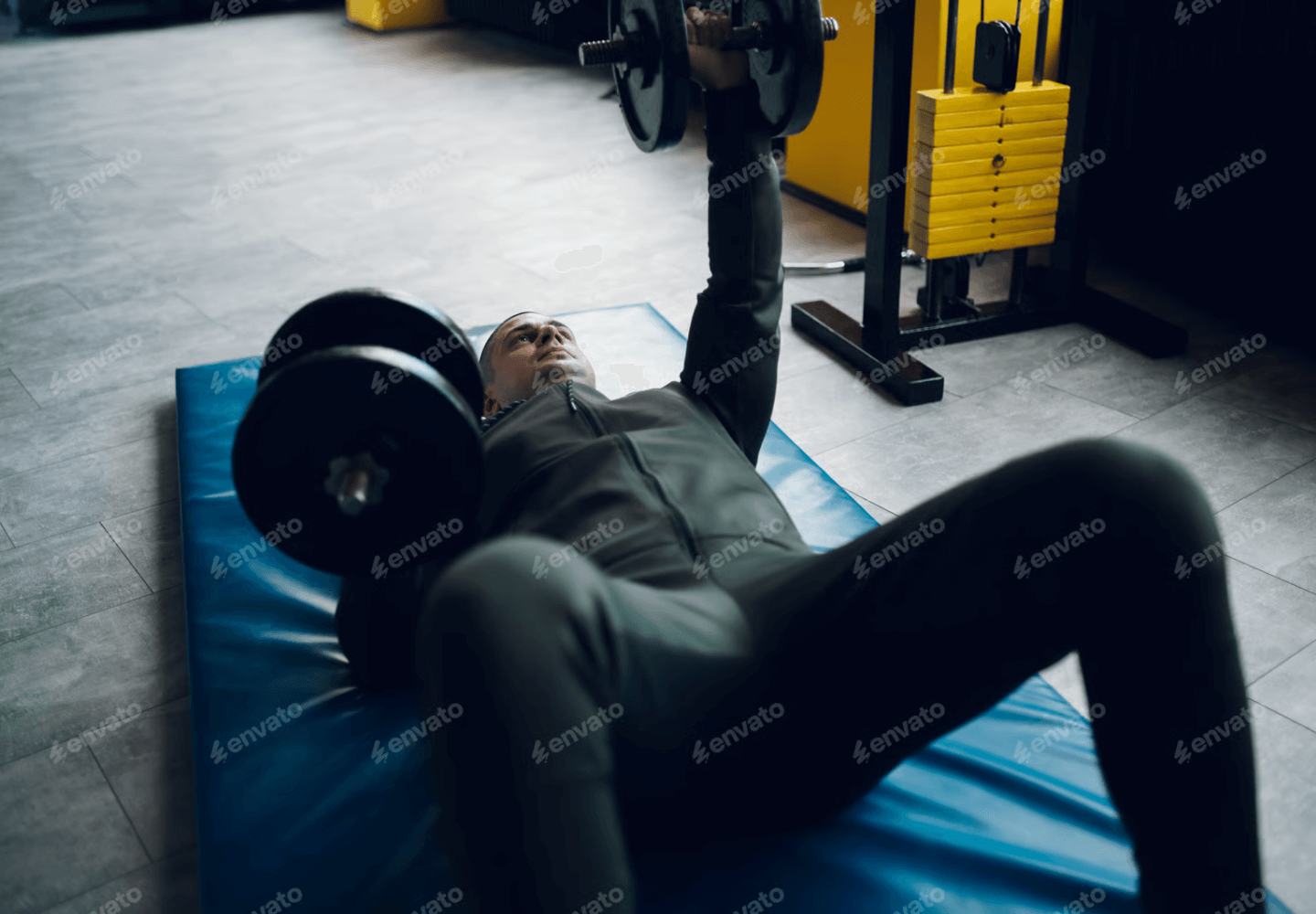 Descubra o treino HIRT: a metodologia que une musculação e queima calórica intensa. Saiba como definir músculos em menos tempo e reter mais alunos.