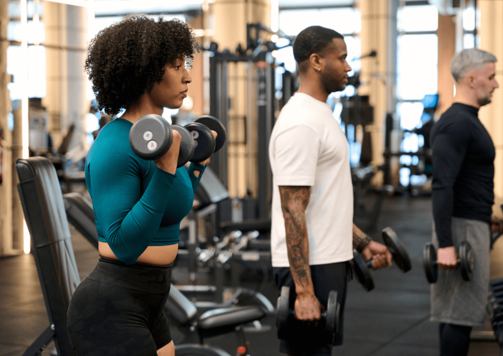 Descubra o crescimento da musculação no Brasil: tendências atuais, o impacto da tecnologia e dicas de gestão para academias e personal.