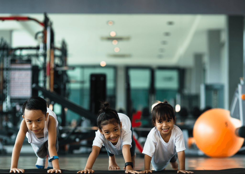 Nesse artigo, descubra como o treinamento funcional para crianças melhora a coordenação e combate o sedentarismo infantil.