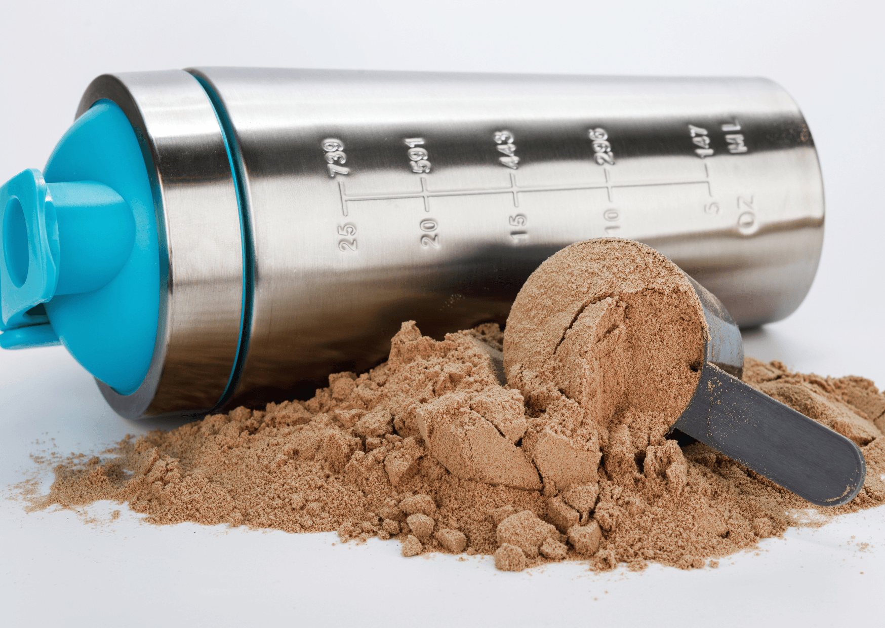 Creatina e whey juntos potencializam força e hipertrofia. Saiba como tomar, sinergia e erros comuns. Guia prático para resultados reais.