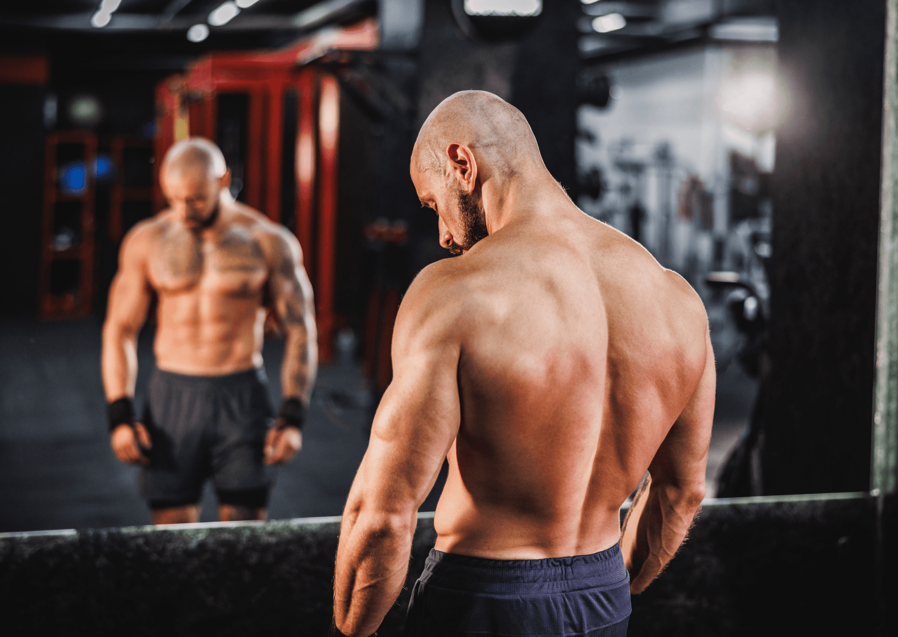 Entenda o que é dismorfia muscular, como identificar os sinais em alunos e o papel vital dos profissionais de fitness no suporte à saúde mental.