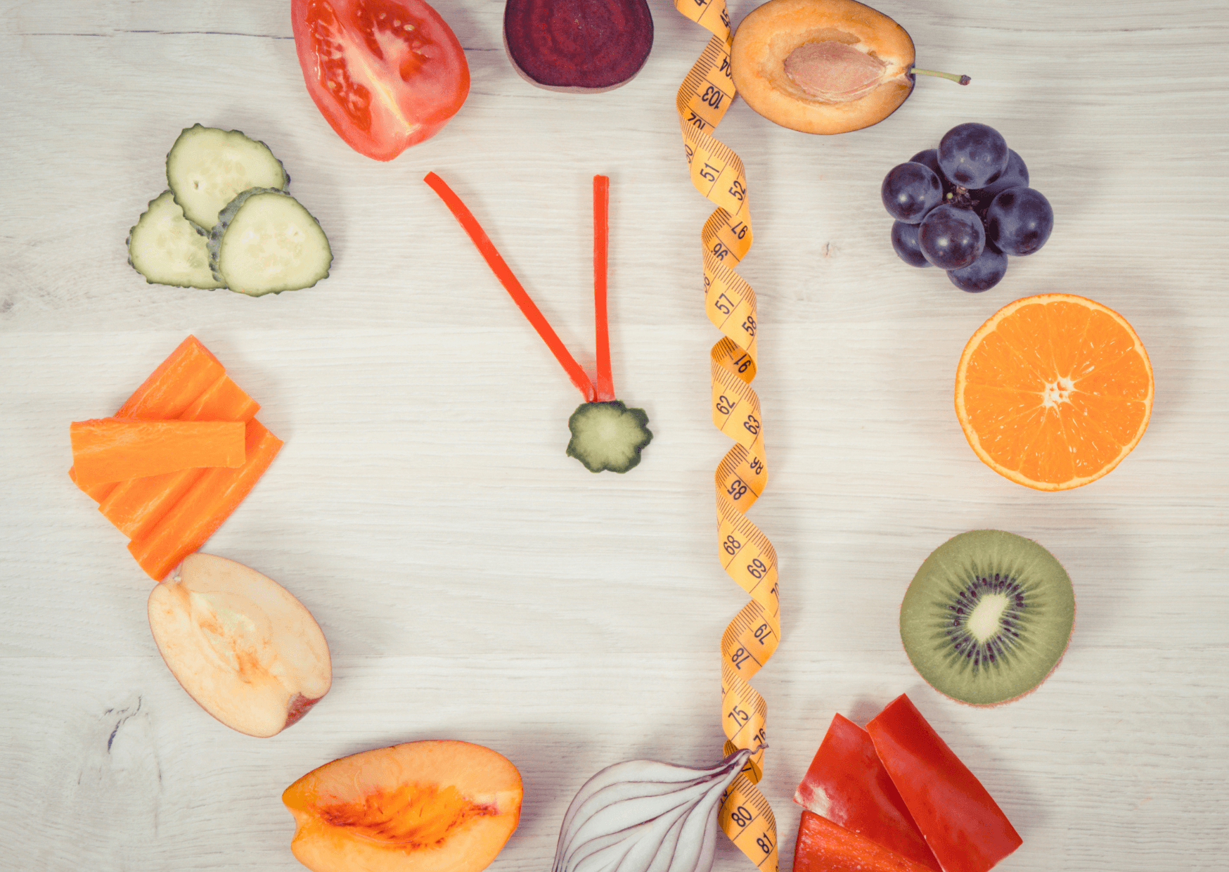 Será que praticar jejum faz mal para a saúde e engorda ou queima massa magra? Descubra o que a ciência diz e como orientar seus alunos.