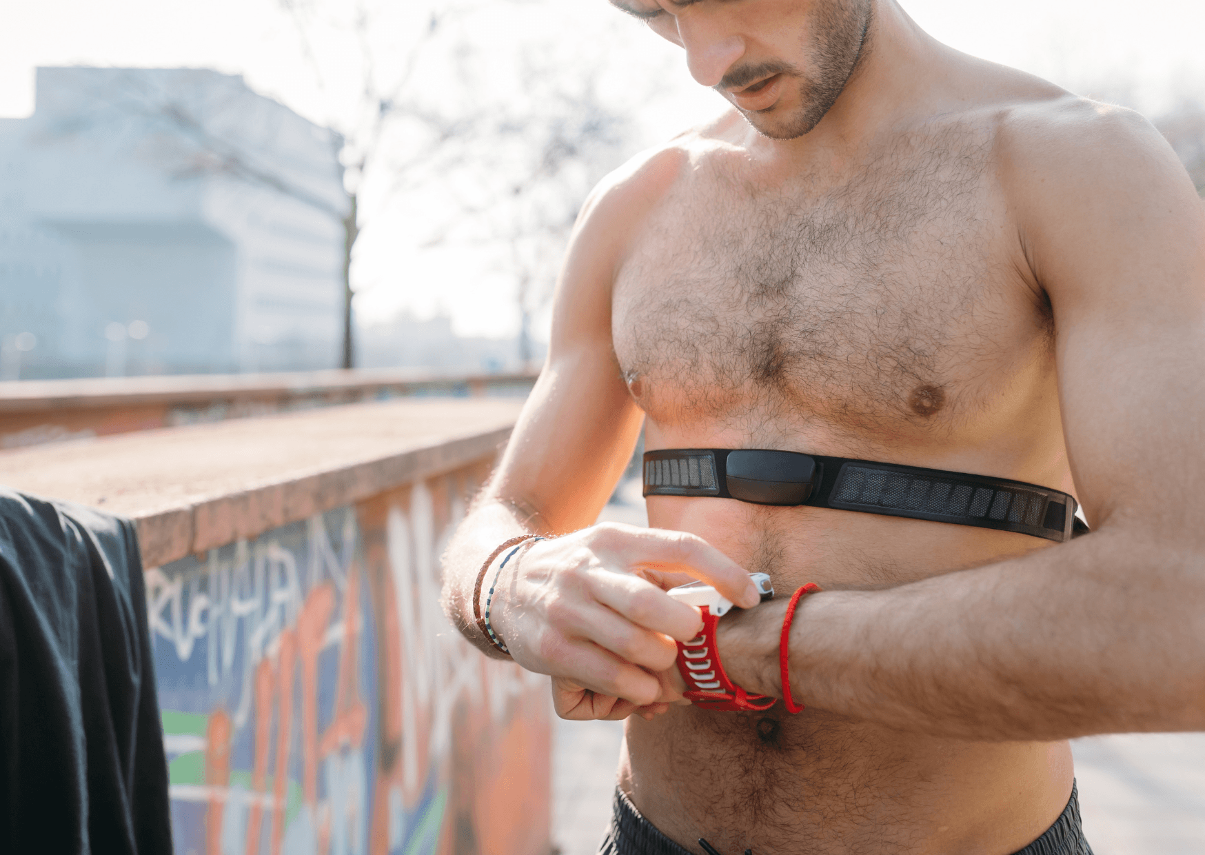 Nesse artigo, descubra como usar a variabilidade da frequência cardíaca (HRV) para decidir entre treino pesado ou descanso.