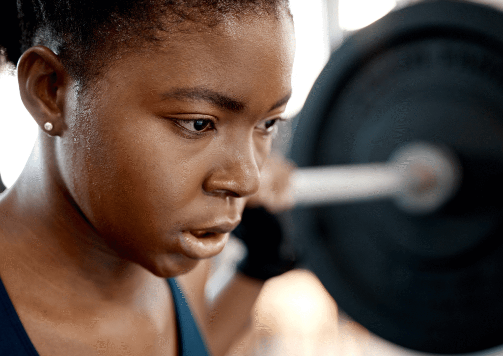Descubra o poder do mindful lifting. Aprenda a conectar mente e músculo para acelerar seus resultados e transformar seus treinos diários.