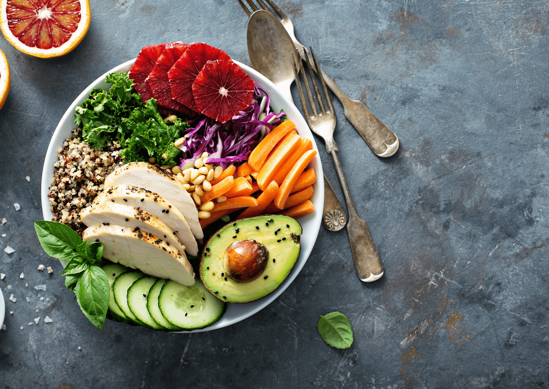 Descubra como a comida saudável para emagrecer pode ser saborosa e prática. Veja o guia com alimentos essenciais e um cardápio completo.