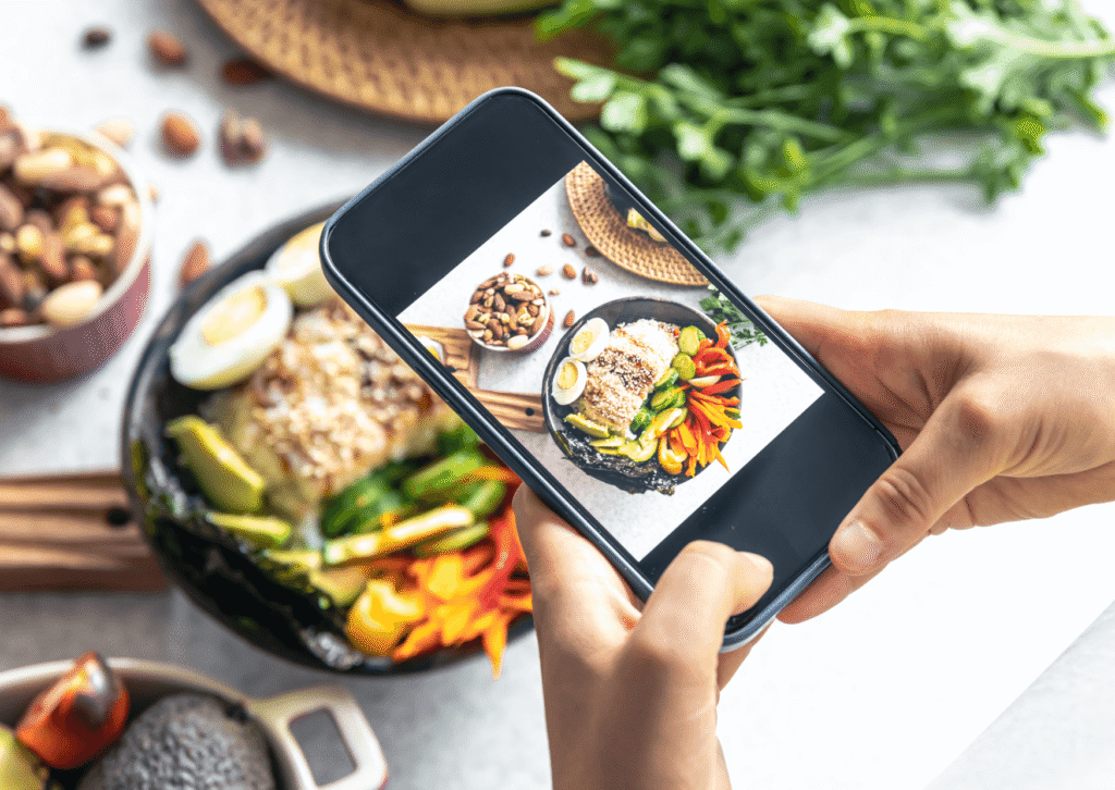 Descubra como o medidor de calorias por foto no celular revolucionou a rotina fitness. Aprenda a rastrear sua dieta apenas apontando a câmera.